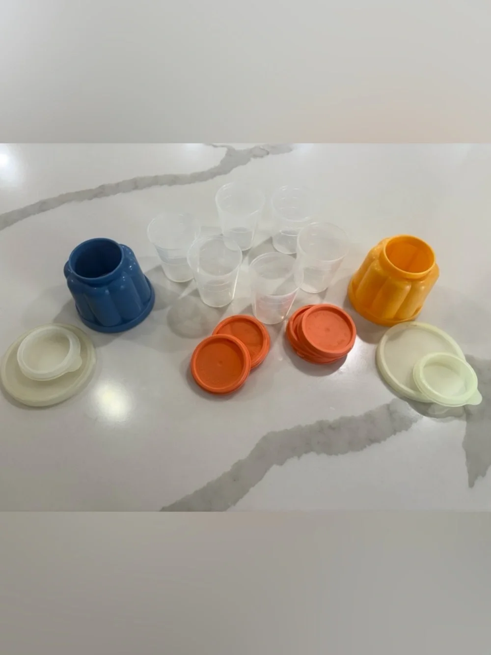 Vintage‎ Tupperware Jello Mold Set 6 Cups 2oz Shot/Condiment Lids